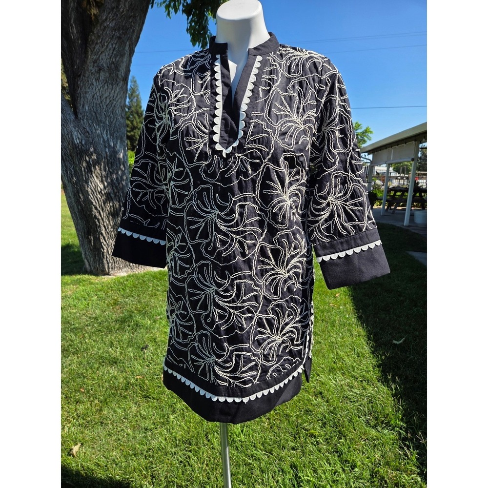 GIGI USA Womens Black White Floral Embroidered Scallop Trim Tunic Top Size S